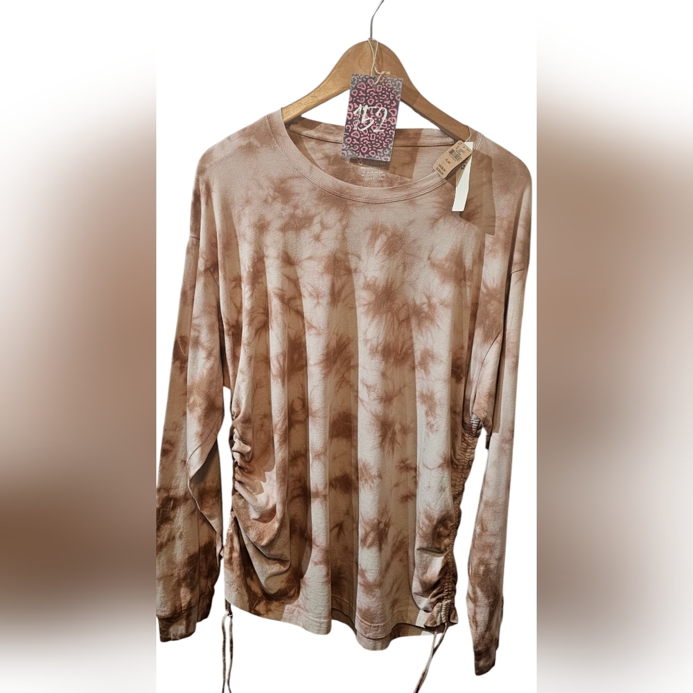 WOMEN'S  N.W.T. V.S. PINK SZ. XL LONG SLEEVE CREME/TAN TYE DYE LONG SLEEVE T